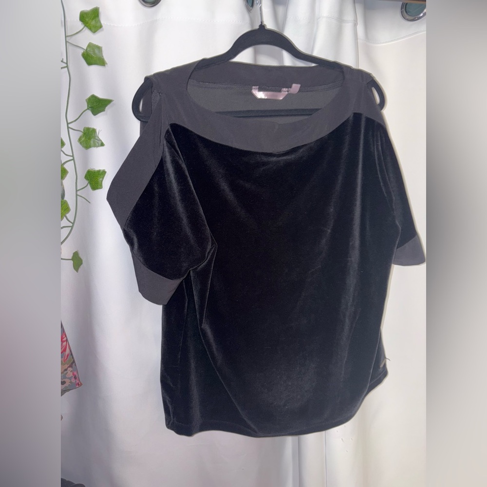 La Vie En Rose Black Velvet Cold-Shoulder Blouse